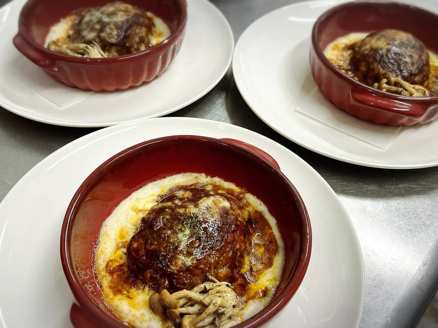 《ビストロハンバーグ》