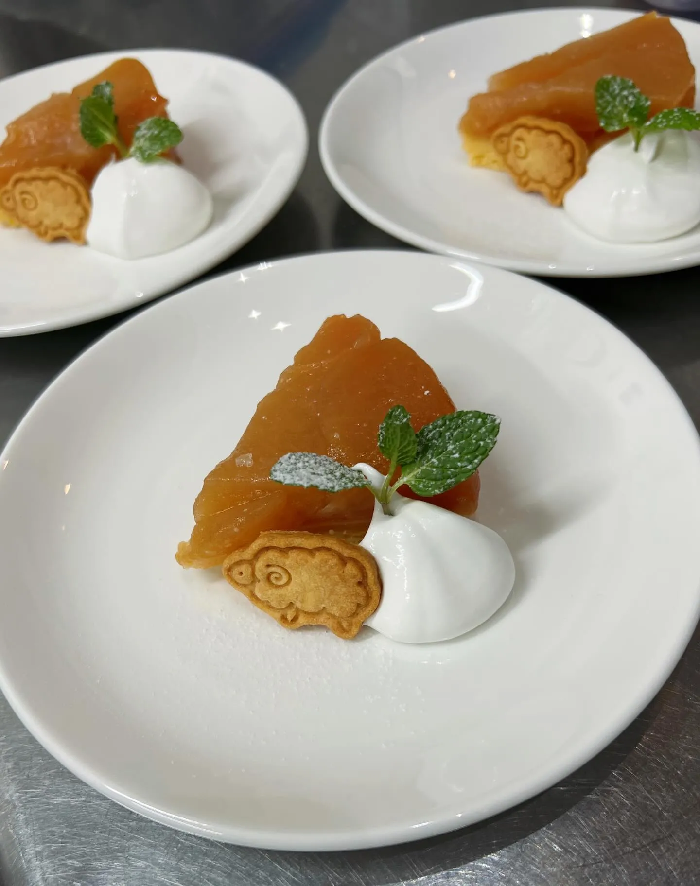 《　本日.水曜日は定休日です　》