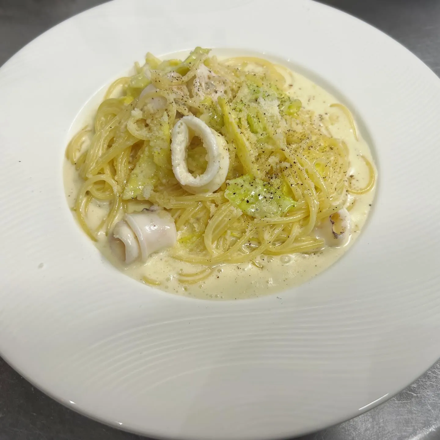 《　ランチメニュー　》