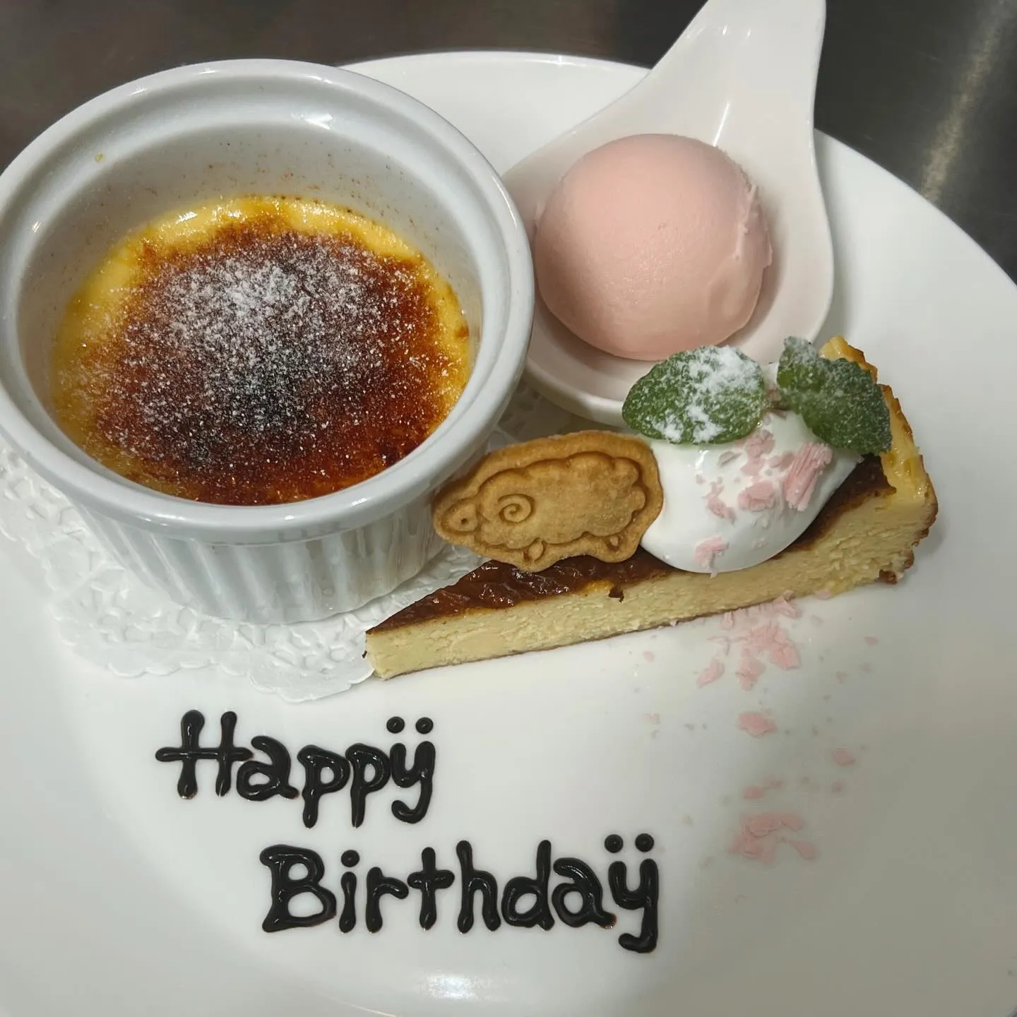 《　ランチメニュー　》