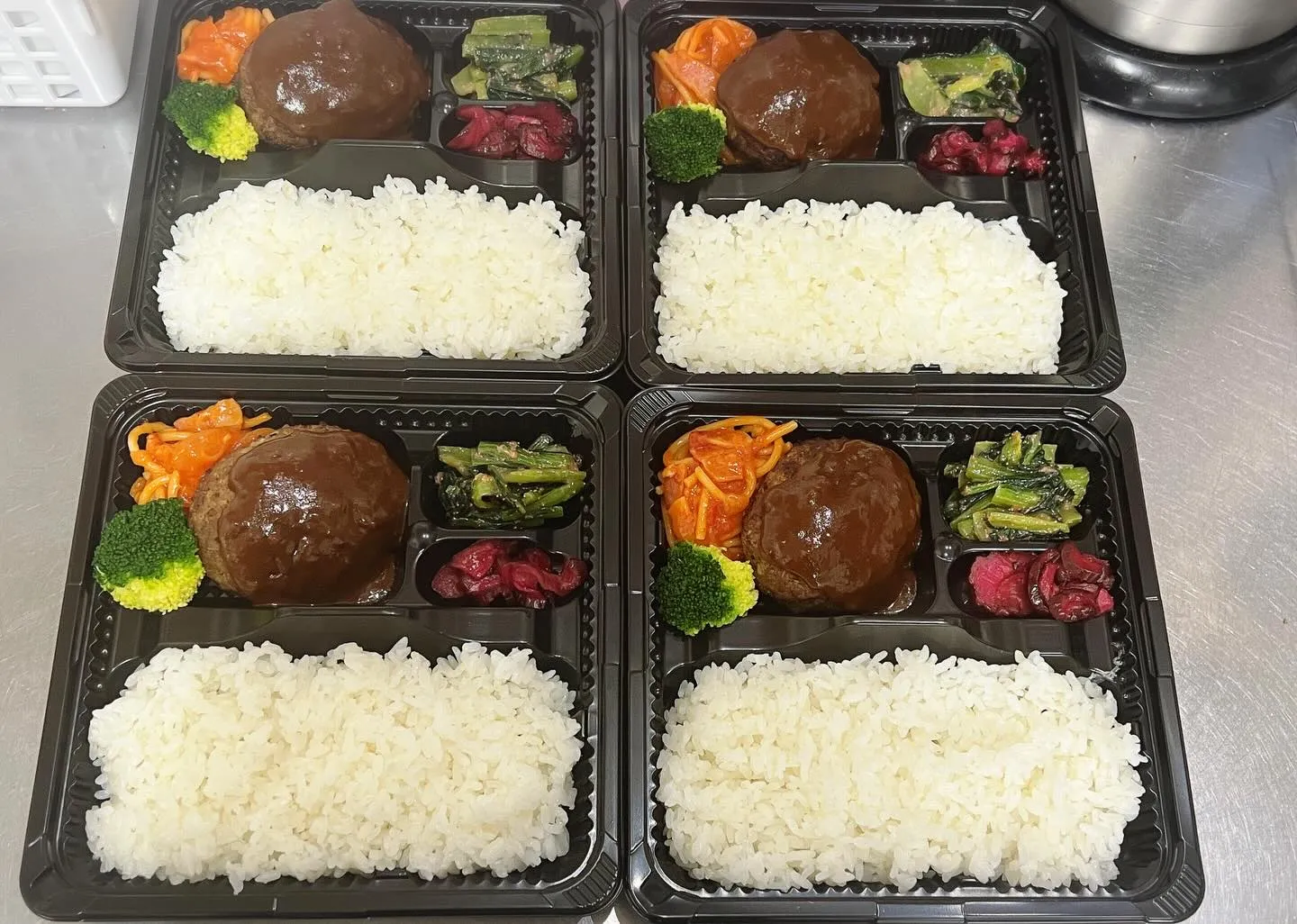 《 4月営業日のお知らせ 》